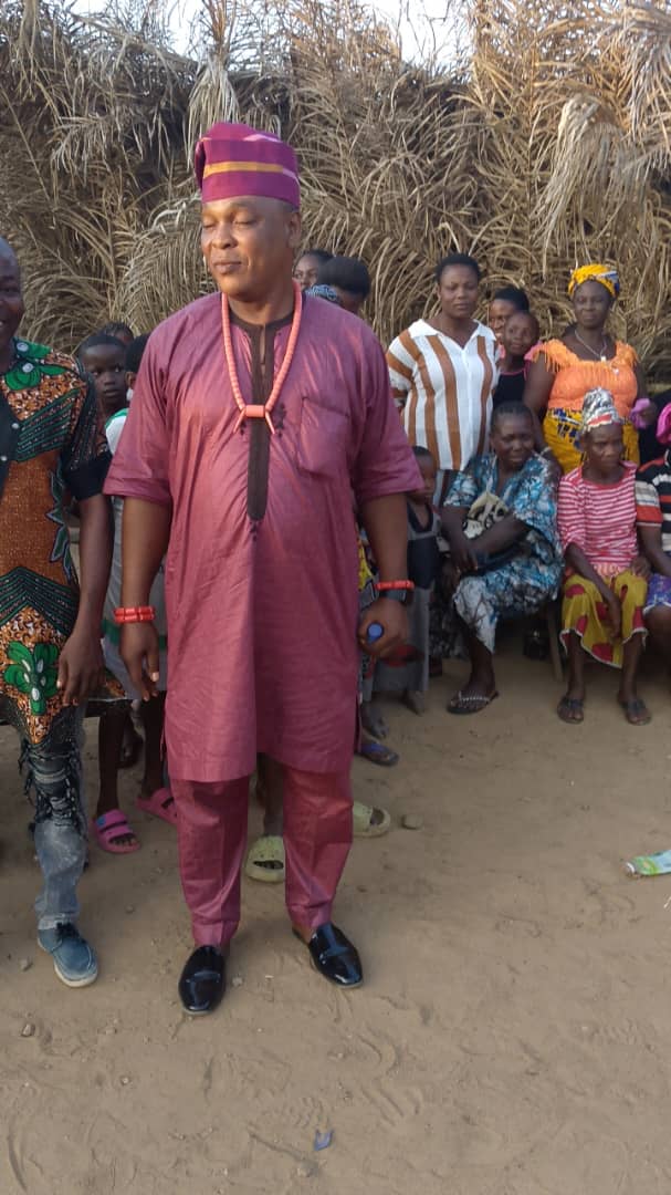 Community gathering in Ekpesa Kingdom